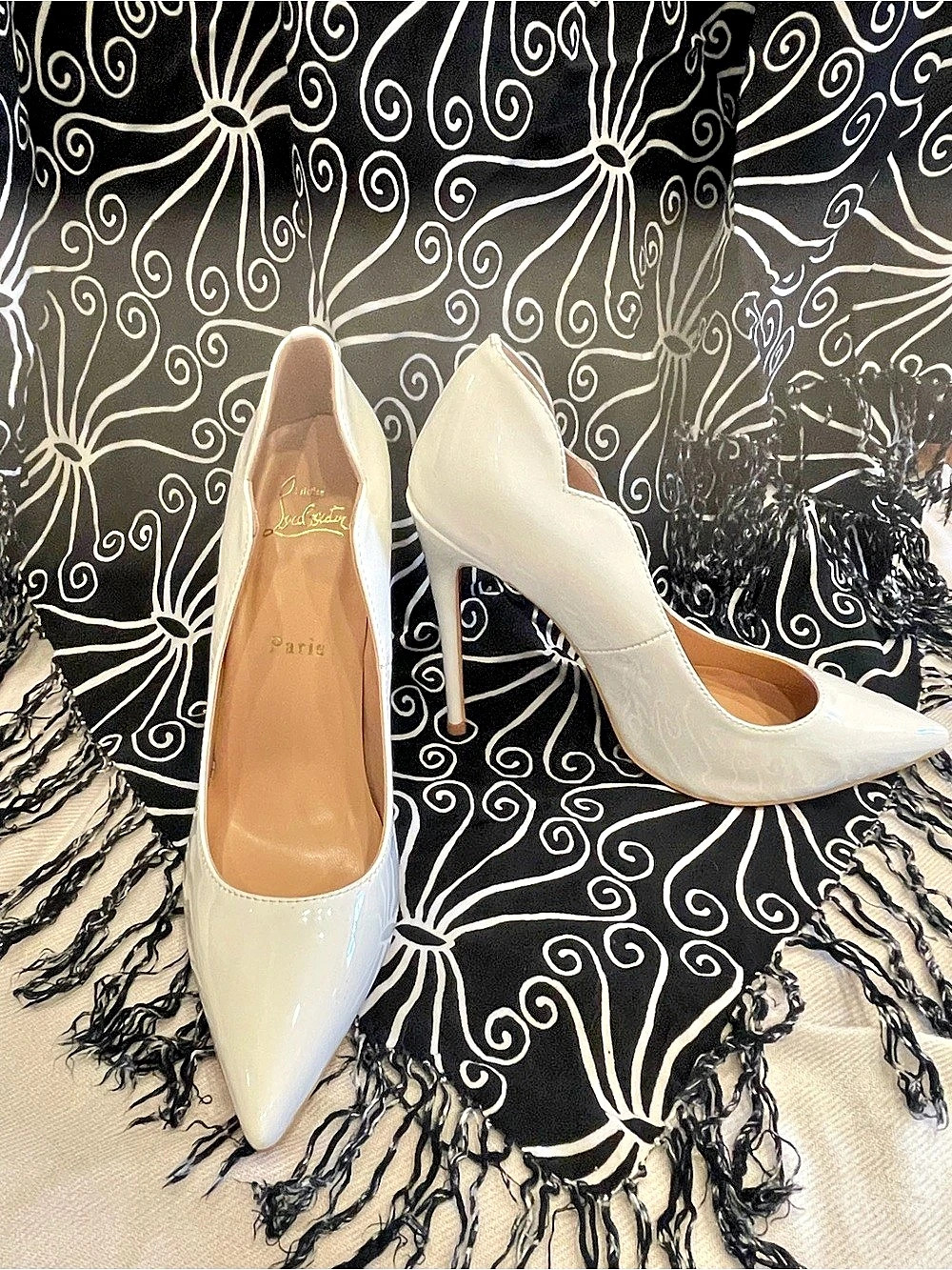 Christian Louboutin Hot Chick 100 Patent Leather Pumps White EU 39